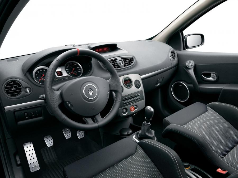  Renault Clio R.S. 2.0 16V 2006 года  (фото 2 из 125)